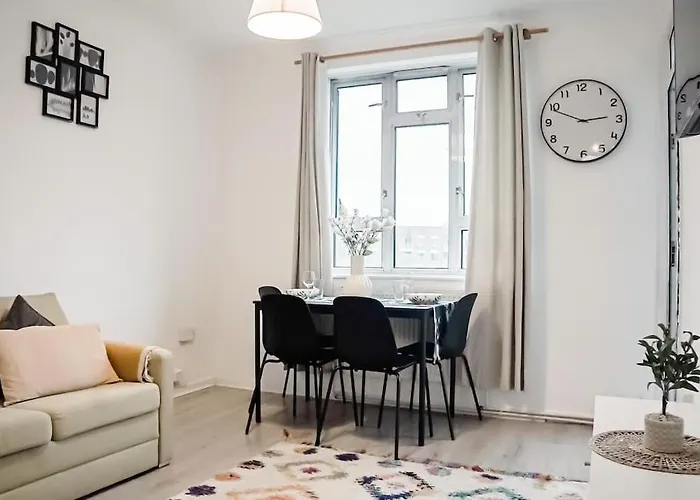 Spacious 3 Bedroom Flat
