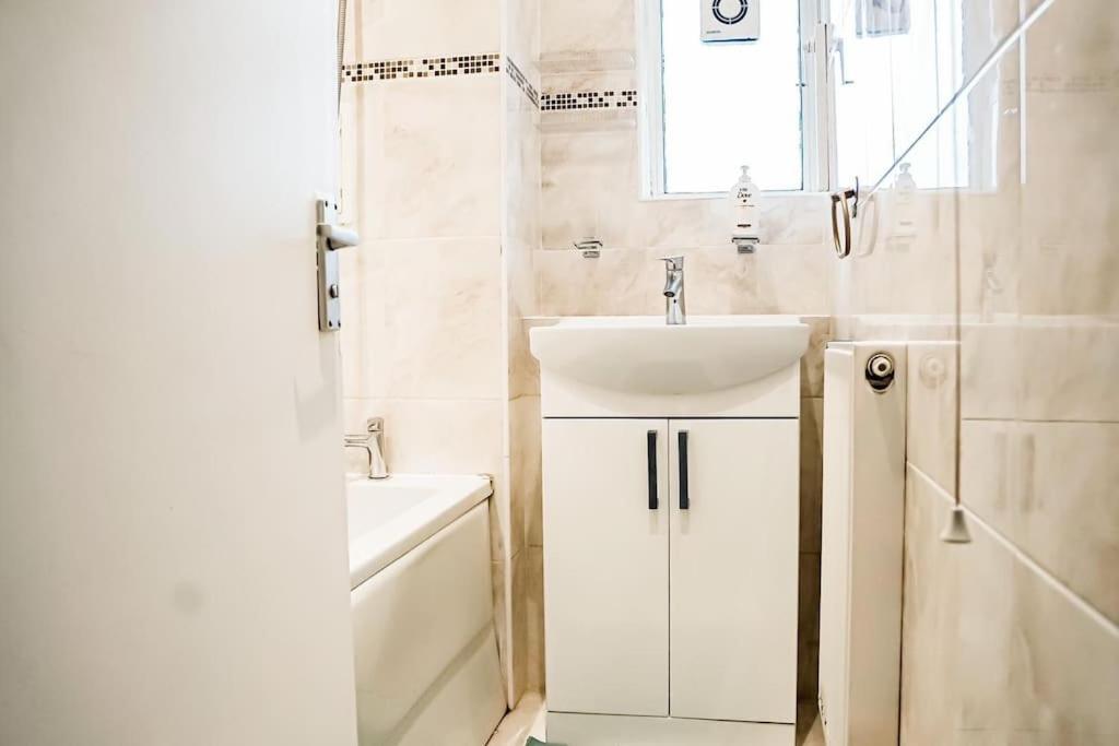 Spacious 3 Bedroom Flat Londra