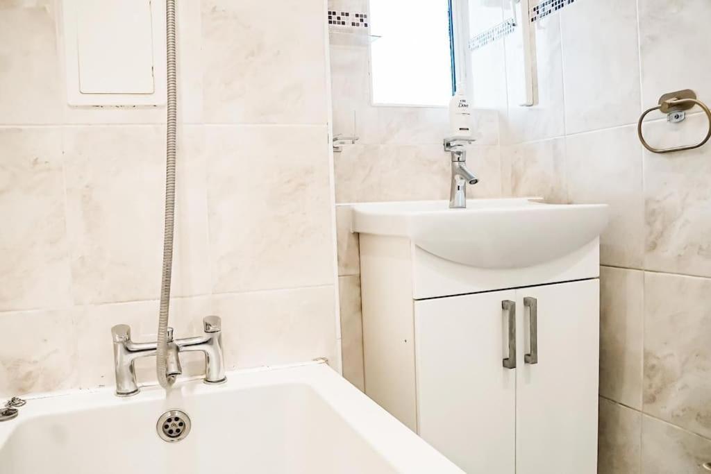 Spacious 3 Bedroom Flat Appartamento *
