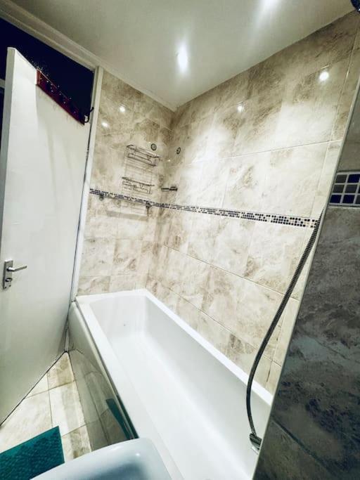 Spacious 3 Bedroom Flat