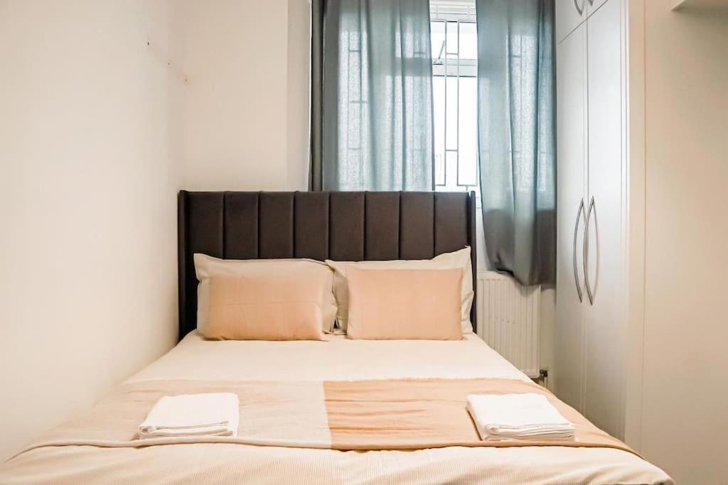 Spacious 3 Bedroom Flat * Londra