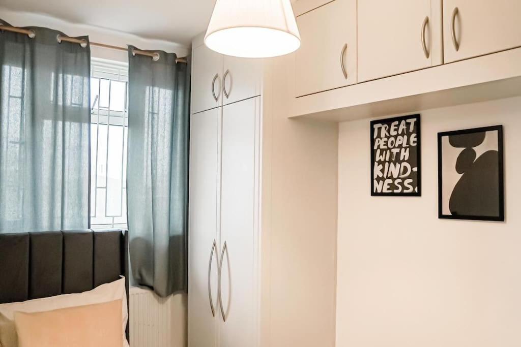 Spacious 3 Bedroom Flat Appartamento Londra