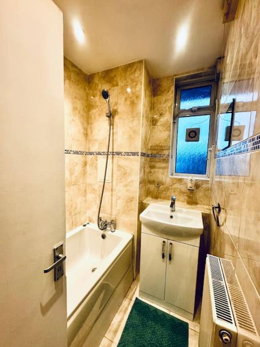 Spacious 3 Bedroom Flat