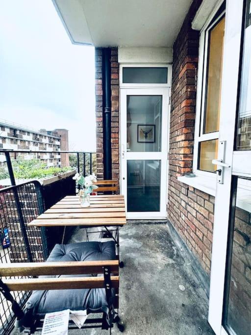 Spacious 3 Bedroom Flat *