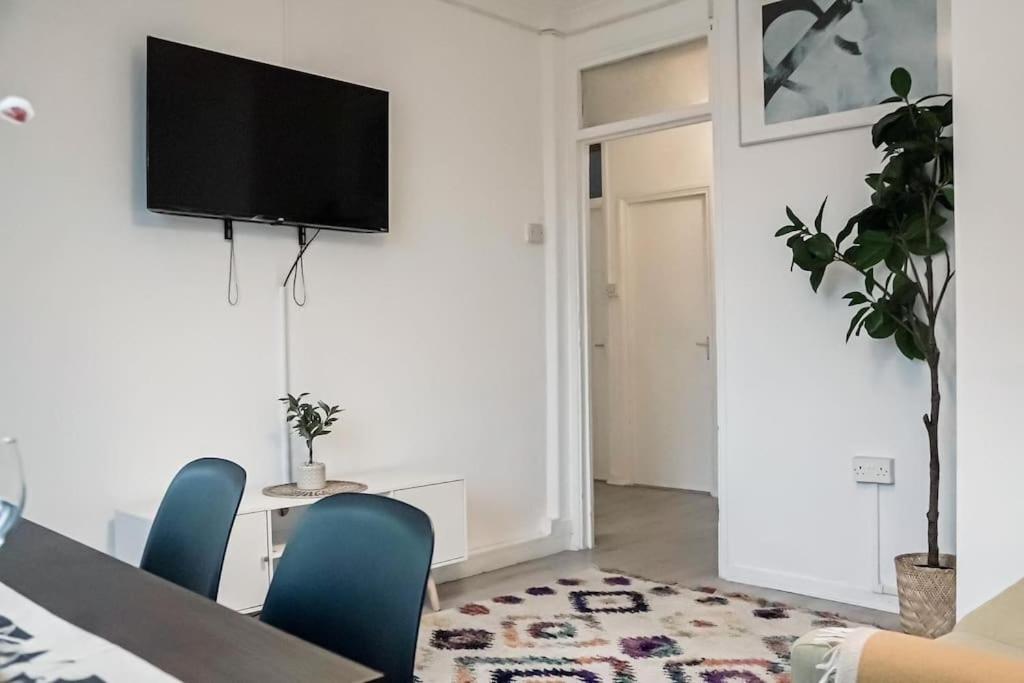 Spacious 3 Bedroom Flat Londra