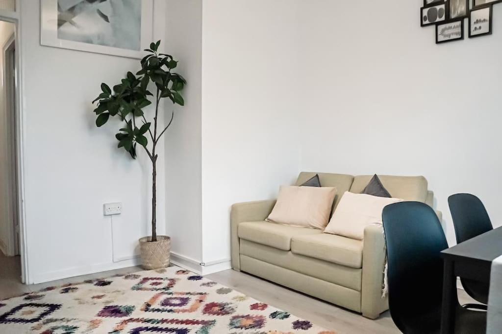 Spacious 3 Bedroom Flat * Londra
