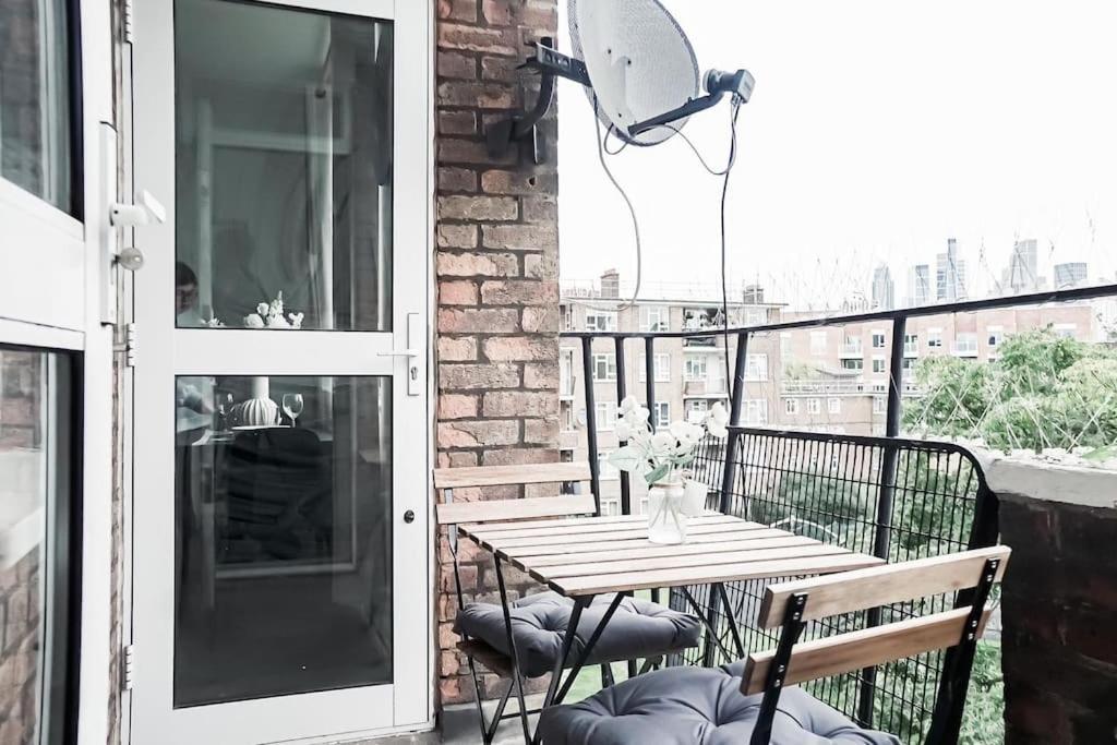 Spacious 3 Bedroom Flat *