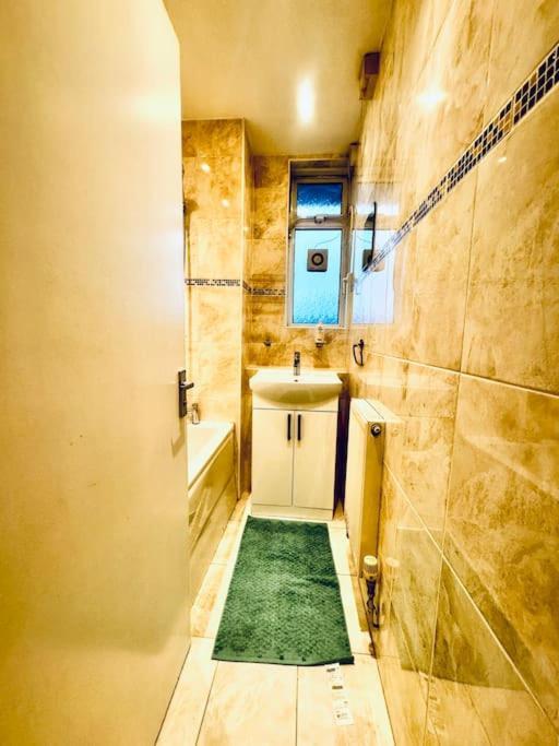 Apartment Spacious 3 Bedroom Flat