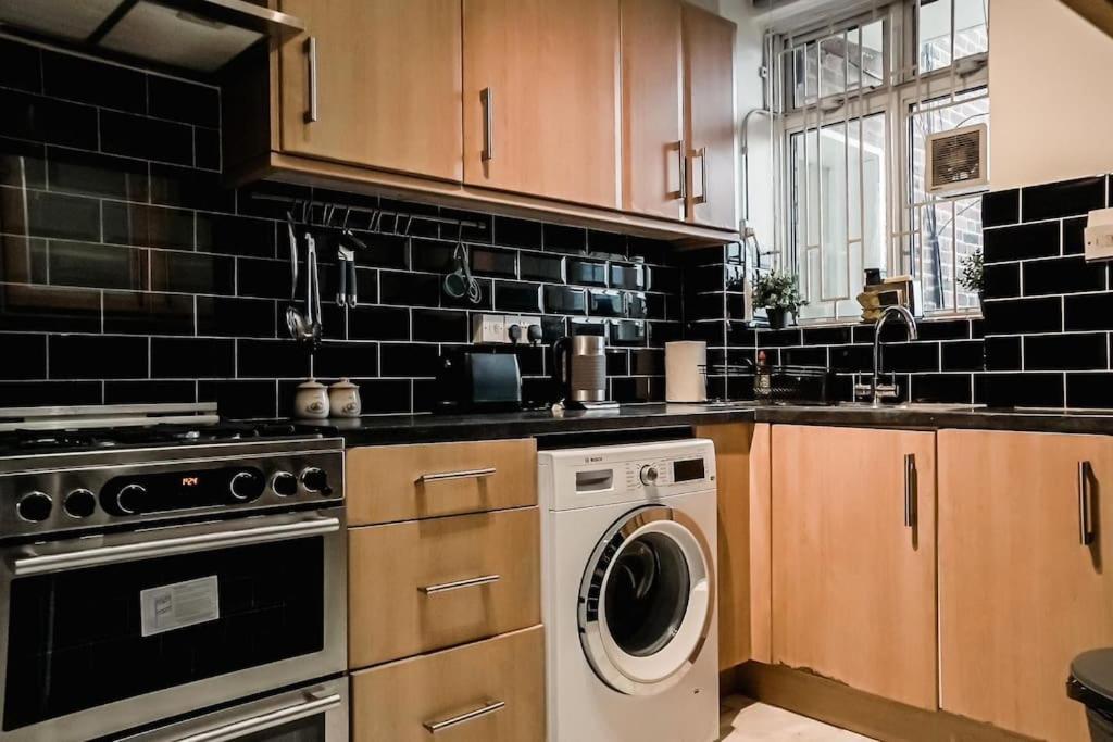 Spacious 3 Bedroom Flat Apartment *